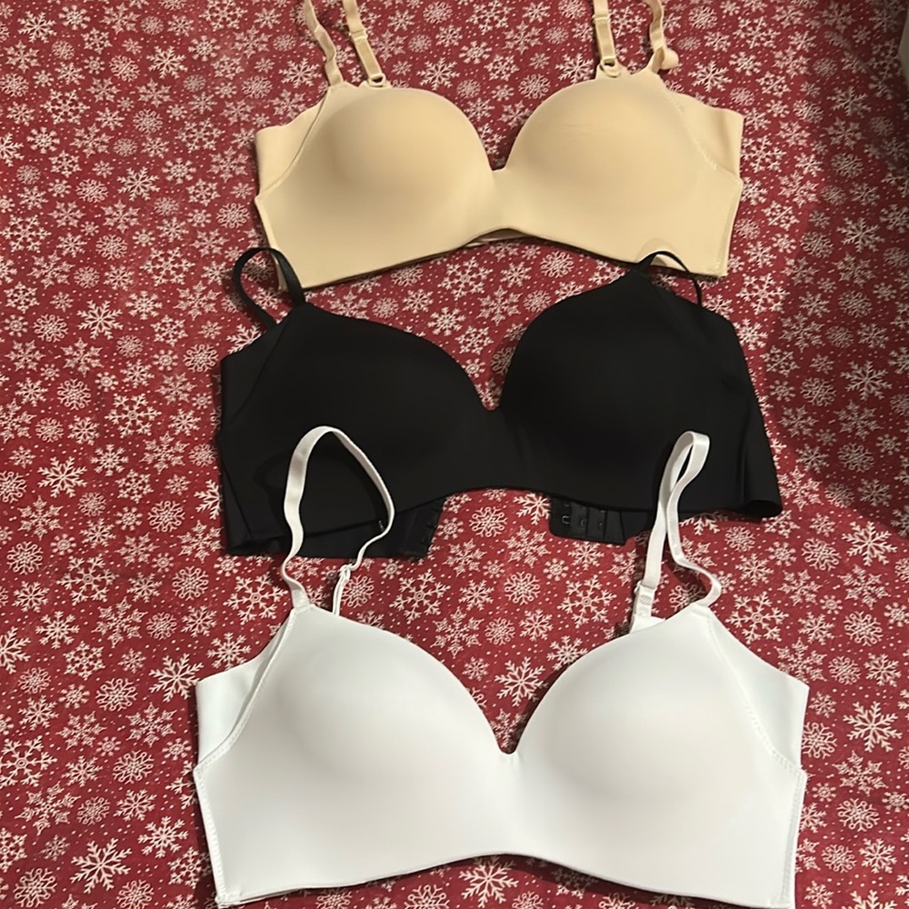 Women’s Bra New Without Tag Size 36C Color White Tan Black.
